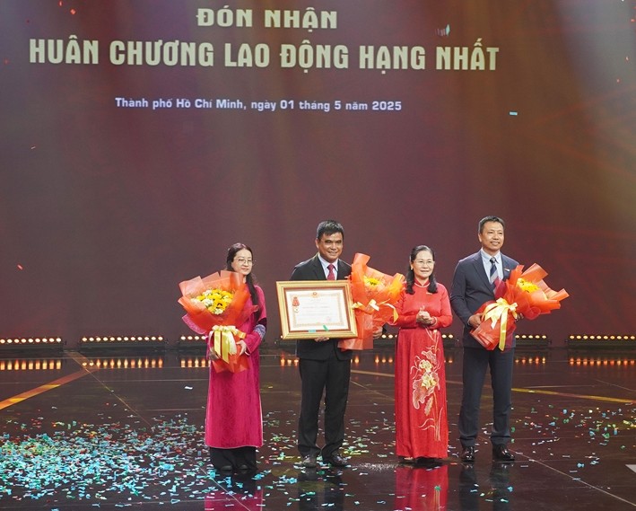 Đài Truyền hình TP.Hồ Chí Minh đón nhận Huân chương Lao động hạng Nhất kỷ niệm 50 năm ngày phát sóng