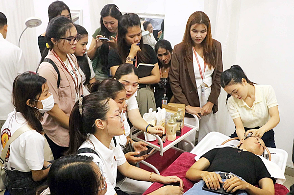 Cấp học bổng học đại học toàn phần cho lưu học sinh Campuchia